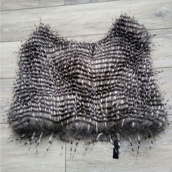 La Fabrique faux fur vest size medium  black white gray striped feather look - Picture 3 of 10